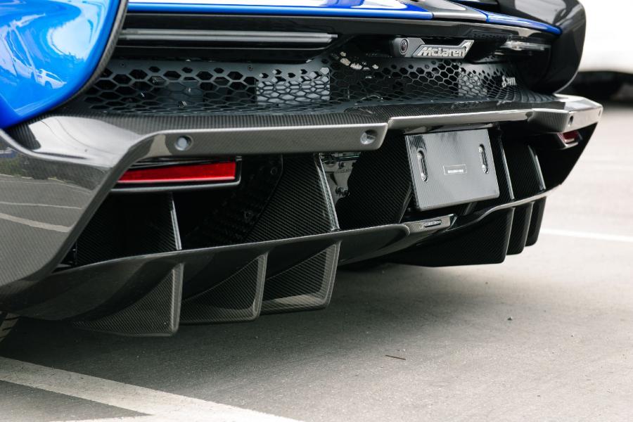 Детали экстерьера McLaren Senna Vega Blue 2019 года  (фото 15 из 58)